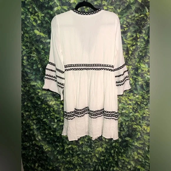 White Dress with Black Trim - Picture 14 of 16